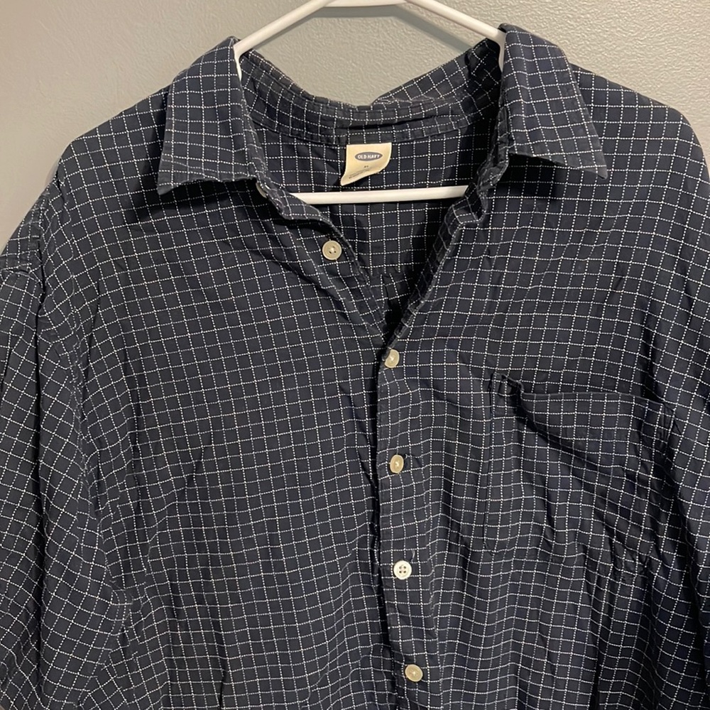 Men’s old navy button up shirt